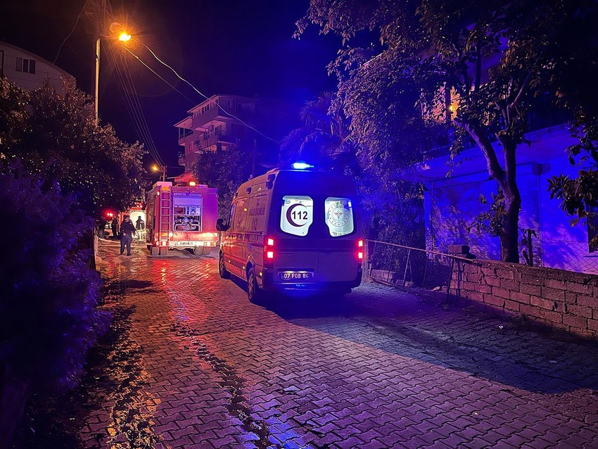 Annesine kızıp evi ateşe verdi, o anları da canlı yayınladı - Resim: 2