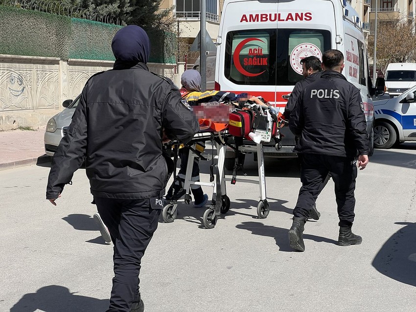 Sokak ortasında dehşet: Çocuğunun gözü önüne eşini bıçakladı - Resim: 2
