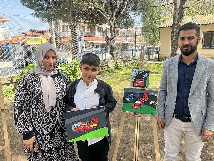 10 yaşındaki otizmli Hasan, ilk resim sergisini açtı - Resim: 1