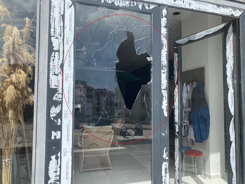 Magandalar Halk Eğitim Merkezi'ni bastı! Öğretmeni dövüp, camı çerçeveyi indirdiler - Resim: 3