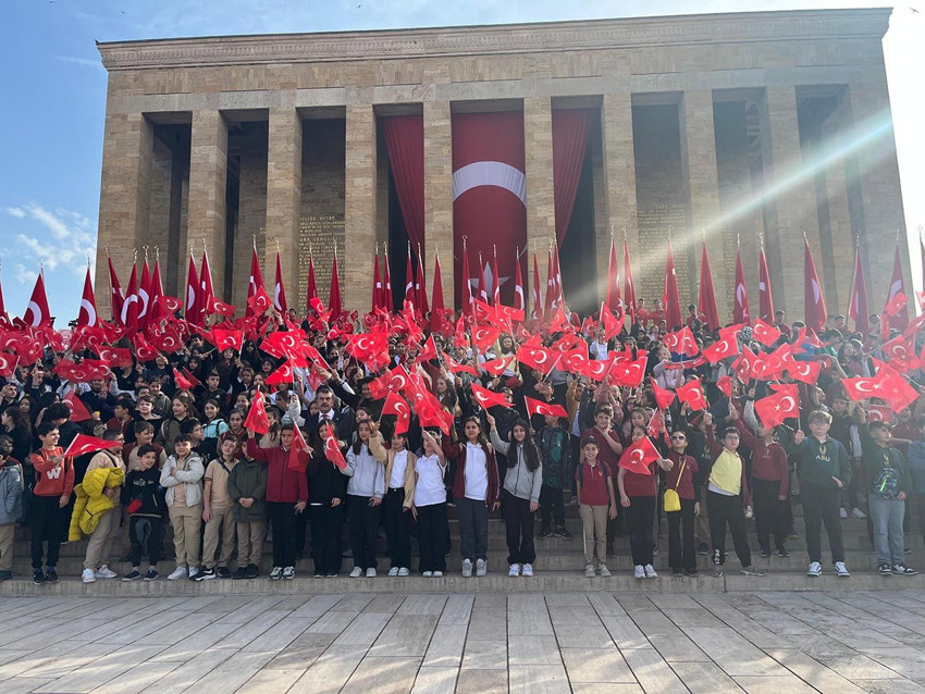 Milli Eğitim Bakanı Tekin, öğrencilerle Ata'nın huzurunda - Resim: 2