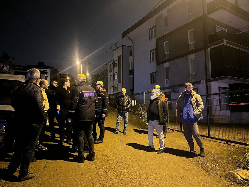 Çökme tehlikesi bulunan 4 katlı apartman tahliye edildi! - Resim: 2