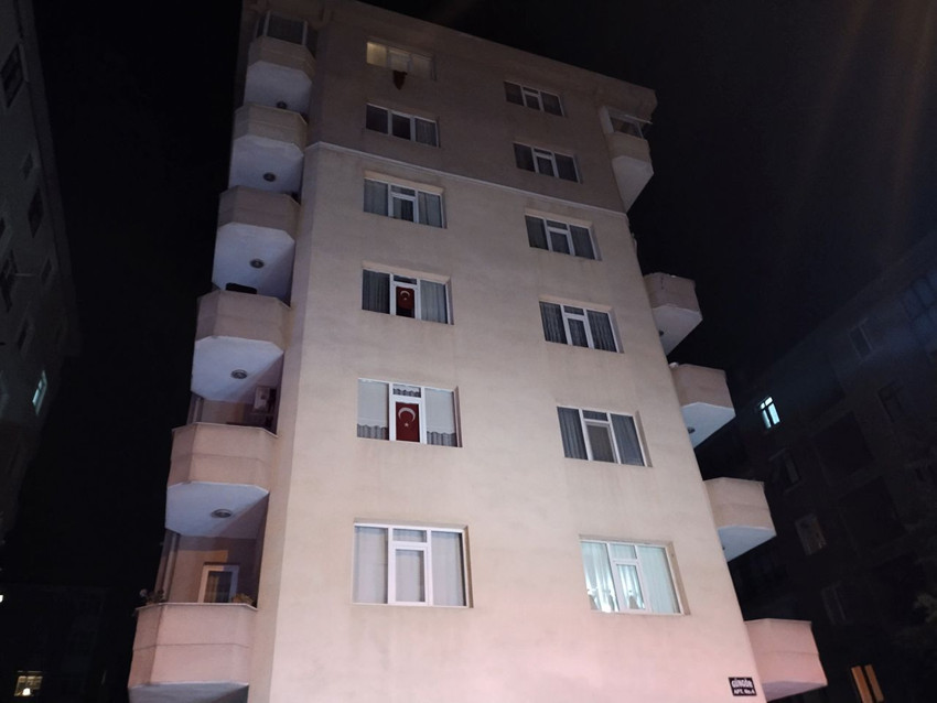 İstanbul'da 6 katlı binan 5'inci katındaki balkon çöktü - Resim: 4