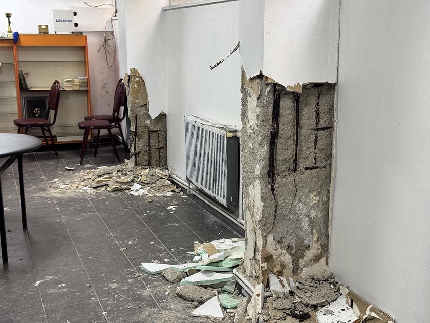 6.2'lik depremin ardından korkunç manzara: Betonun içinden midye kabukları çıktı - Resim: 4