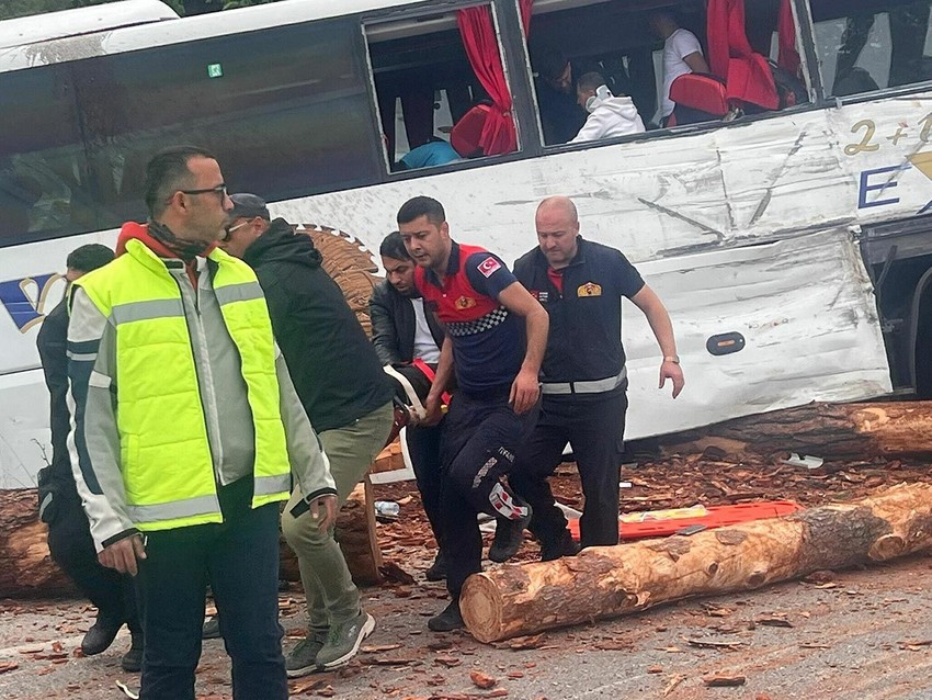 Çanakkale'de feci kaza: Çok sayıda ölü ve yaralı var - Resim: 1