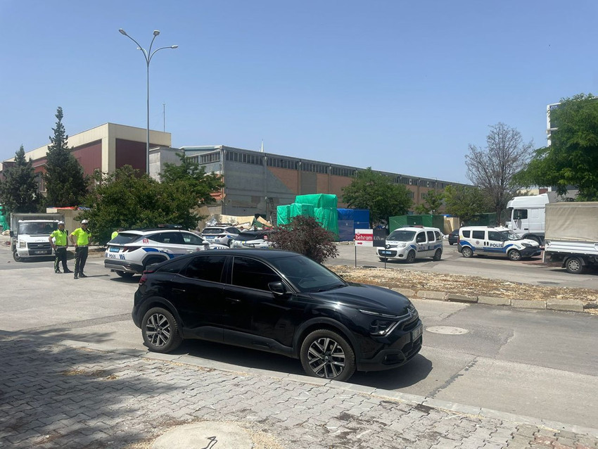 Halı fabrikasında büyük patlama: Çok sayıda yaralı var - Resim: 4