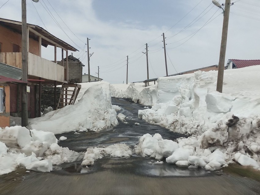 Ne Sibirya, ne Alaska, ne de Kanada... Bir ilimizd evler karlar altında kaldı! - Resim: 1