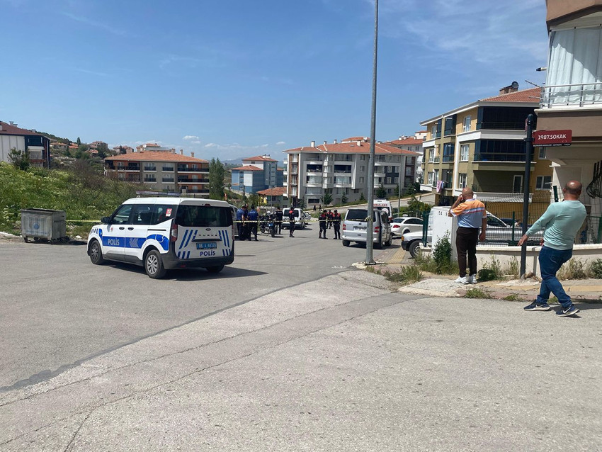 Henüz 14 yaşındaydı... Lise öğrencisi kız çocuğu evinde ölü bulundu - Resim: 1