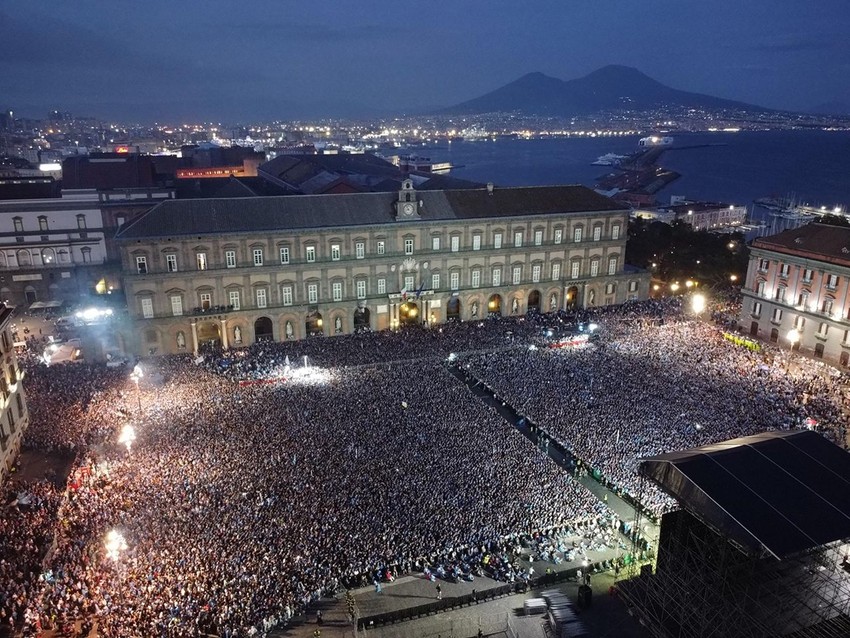 Napoli'nin şampiyonluk kutlamalarında büyük kabus: Onlarca yaralı var! - Resim: 4