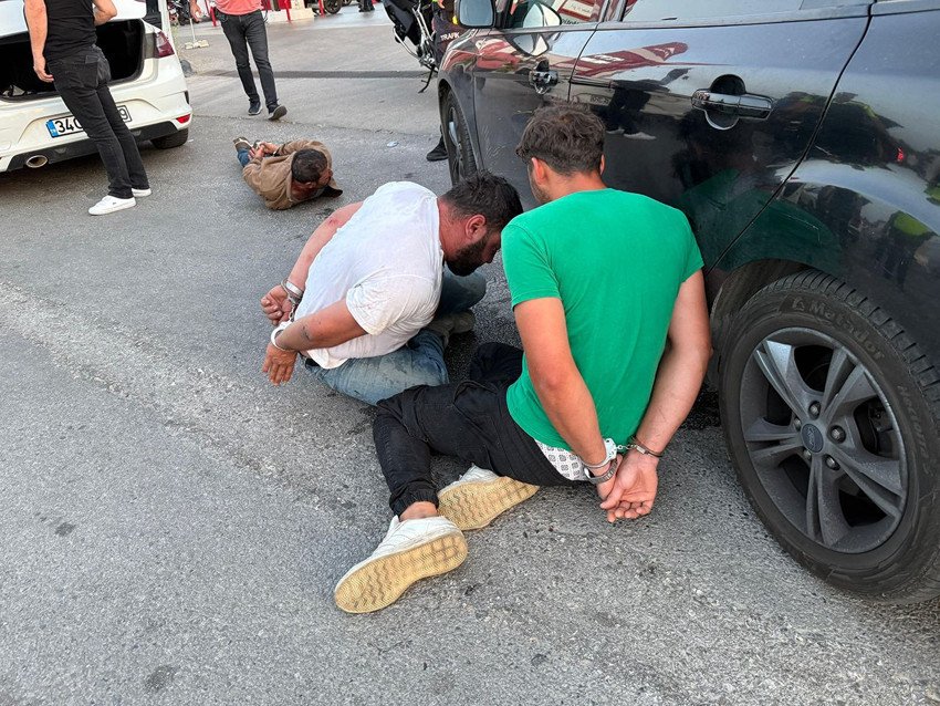 Trafik eşkıyaları polise saldırdı: 2 polis memuru yaralandı - Resim: 3