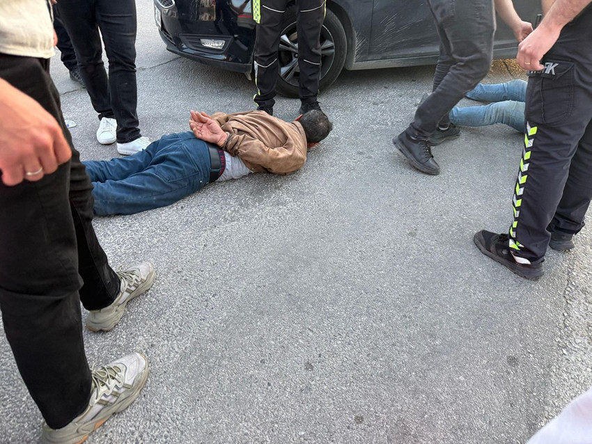 Trafik eşkıyaları polise saldırdı: 2 polis memuru yaralandı - Resim: 4