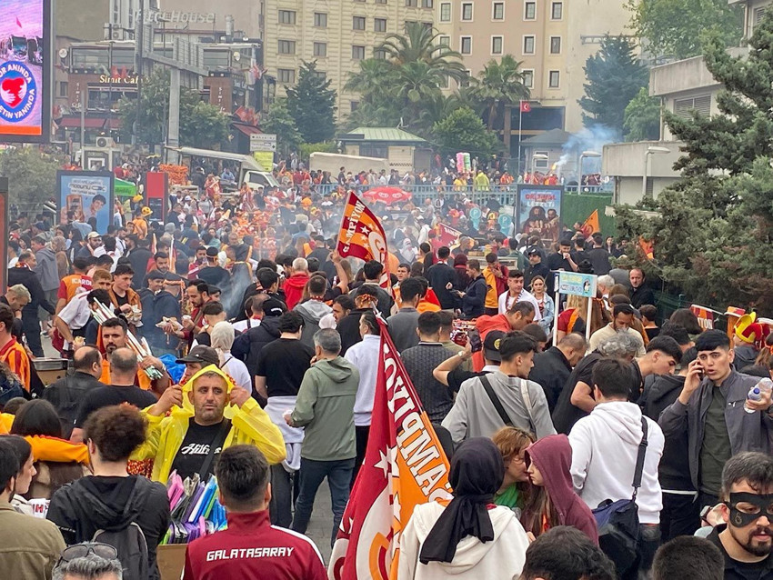 Galatasaray'ın şampiyonluk kutlamalarına kaç kişi katıldı? - Resim: 1