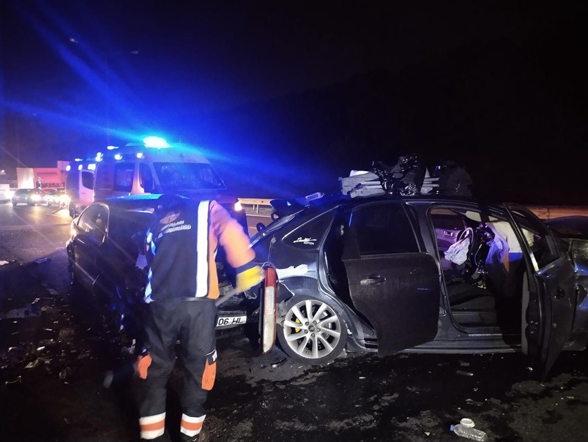 İstanbul'da zincirleme kabus: TEM otoyolu otomobil mezarlığına döndü - Resim: 3