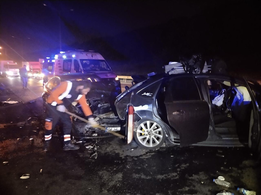 İstanbul'da zincirleme kabus: TEM otoyolu otomobil mezarlığına döndü - Resim: 4