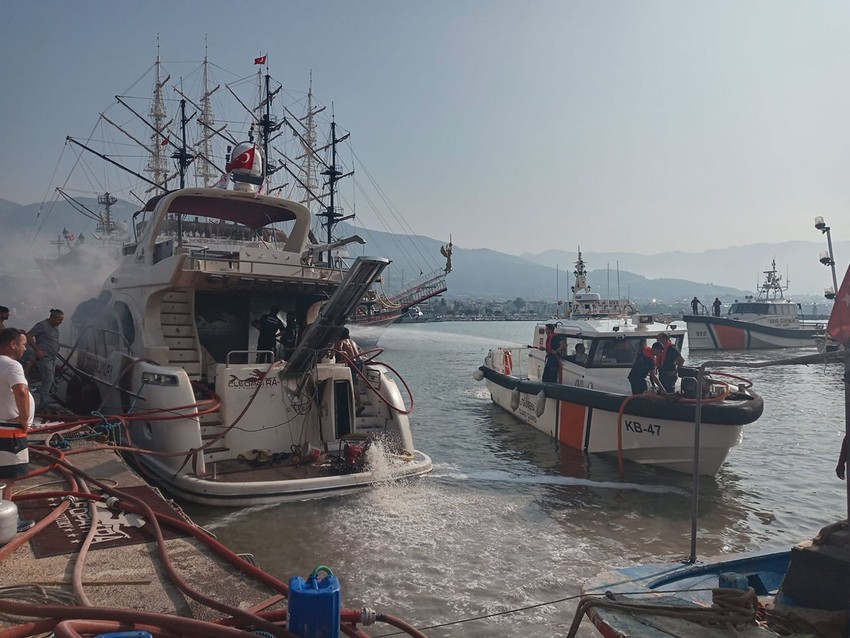 Antalya'da lüks yatta büyük yangın: Bir anda alev topuna döndü - Resim: 3