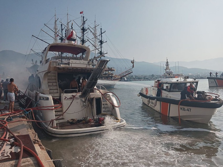 Antalya'da lüks yatta büyük yangın: Bir anda alev topuna döndü - Resim: 4