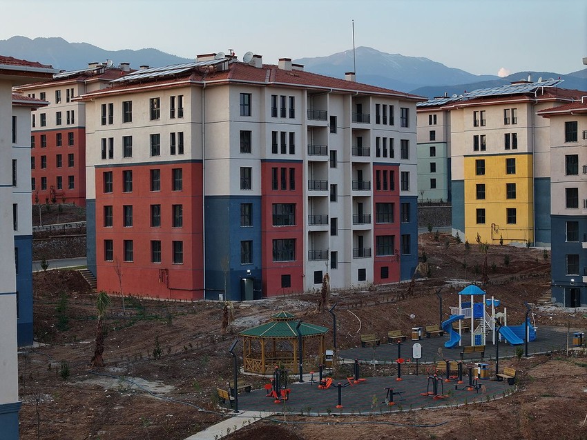 Asrın felaketinin yerle bir ettiği Hatay'da inşaatı tamamlanan konutların son hali görüntülendi - Resim: 3