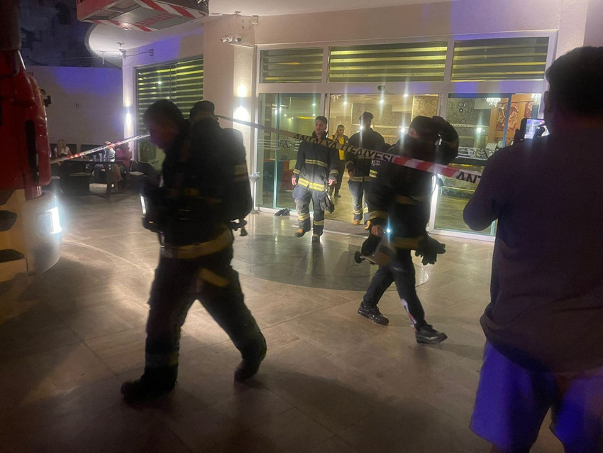 Antalya'da otelde yangın paniği: Yüzlerce turist tahliye edildi - Resim: 2