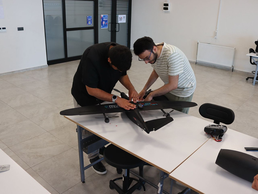 Türkiye'nin üniversiteli gençlerinden tam otomatik çok özel İHA! - Resim: 3