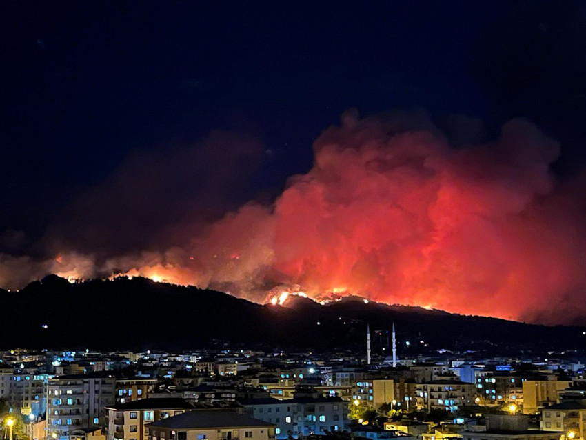 Hatay yanıyor... Gece gündüze döndü, vatandaşın çaresizliği, itfaiyenin yorgunluğu kamerada... - Resim: 2