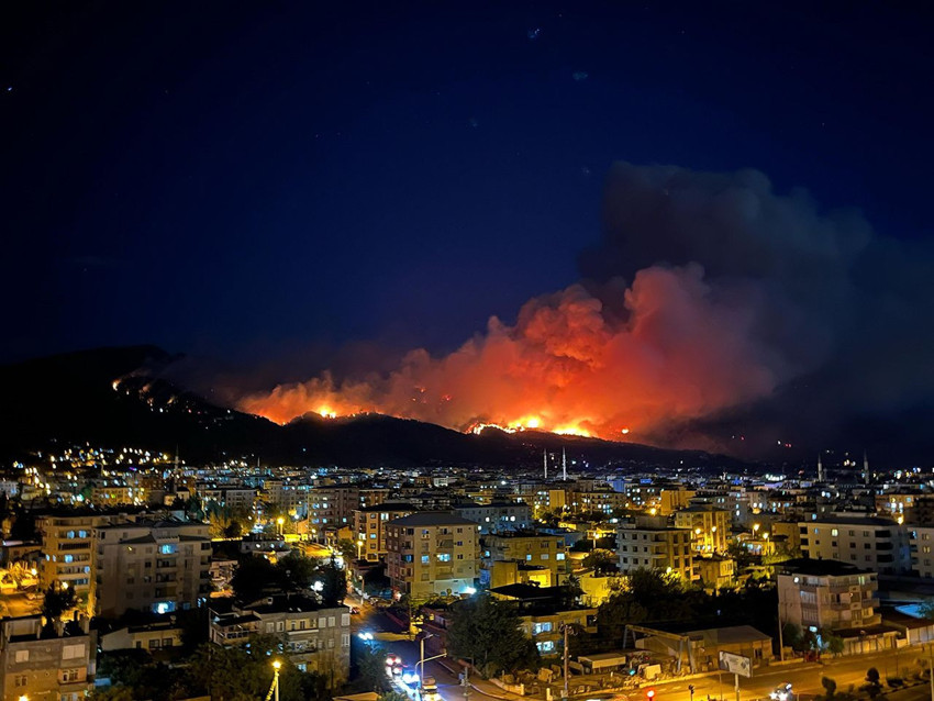 Hatay yanıyor... Gece gündüze döndü, vatandaşın çaresizliği, itfaiyenin yorgunluğu kamerada... - Resim: 3