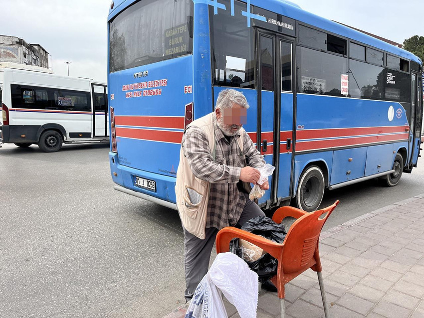 İşte Türkiye'nin belki de en garip mesleği: 70 yaşındaki vatandaş ''bozuk paracılığı'' meslek edindi - Resim: 3