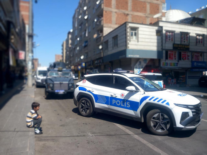 Aile içi şiddet ihbarına giden polislere pompalı tüfekle saldırı: Yaralılar var! - Resim: 2