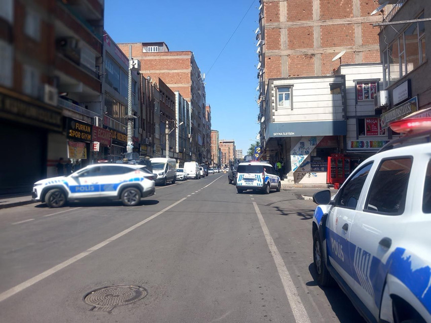 Aile içi şiddet ihbarına giden polislere pompalı tüfekle saldırı: Yaralılar var! - Resim: 1
