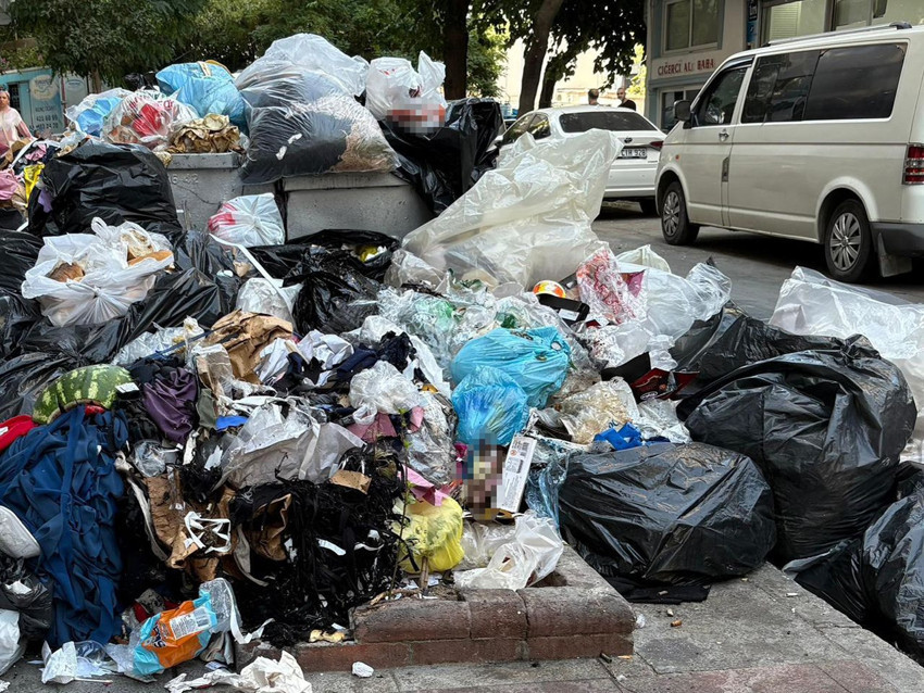 Ege'nin incisi İzmir'in sokakları yine çöp dağlarıyla doldu - Resim: 2