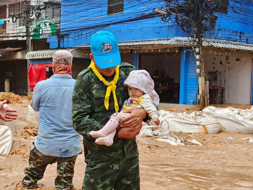 Tayland'ı fırtına yıktı geçti: Ölü ve yaralılar var - Resim: 2