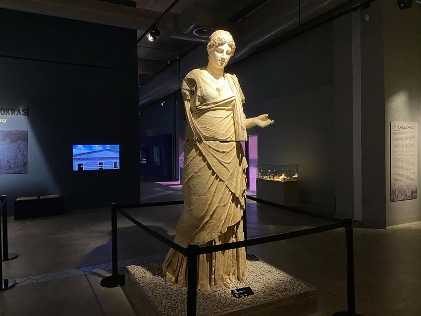Türkiye'nin 2 bin 200 yıllık serveti kendi evinde sergilenmeye başladı - Resim: 1