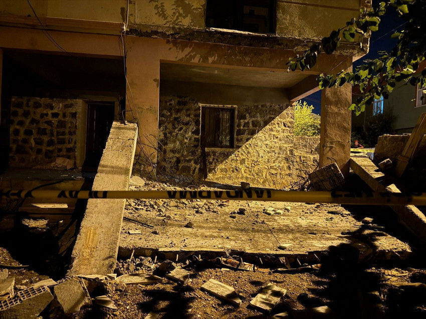 İki katlı evin balkonu çöktü; 2'si bebek çok sayıda kişi yaralandı - Resim: 4