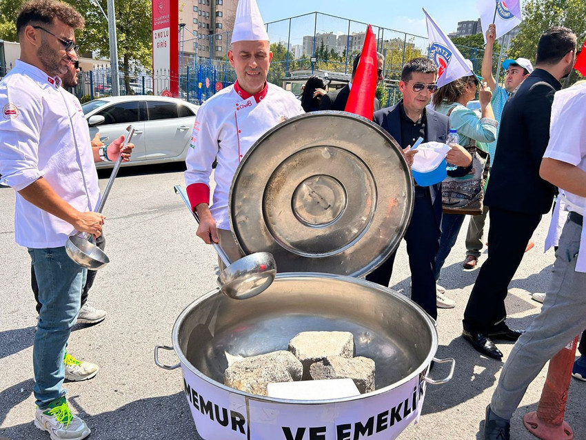 Memur ve memur emeklileri bakanlık önünde toplanıp taş kaynattı - Resim: 4