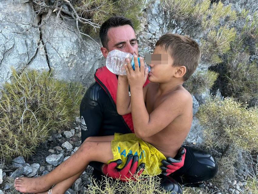 Muğla açıklarında alabora olan teknedeki 2 çocuk da kurtarıldı - Resim: 3