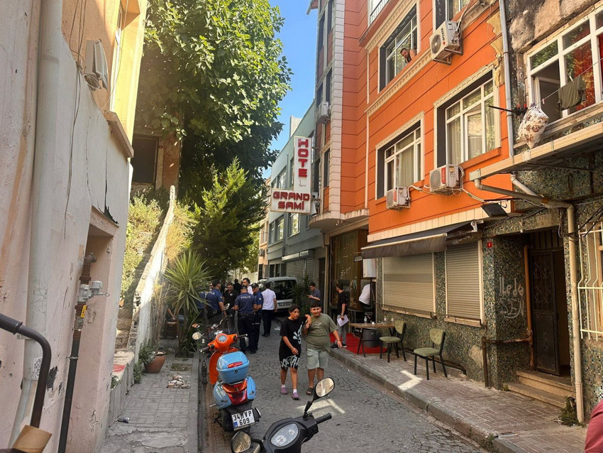 Biri 15 diğeri 17 yaşındaki 2 kardeş otelde ölü bulundu, babaları hastaneye kaldırıldı - Resim: 1