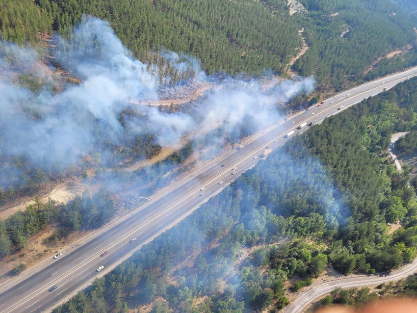 Otoyolda otomobilde çıkan yangın ormana sıçradı - Resim: 2