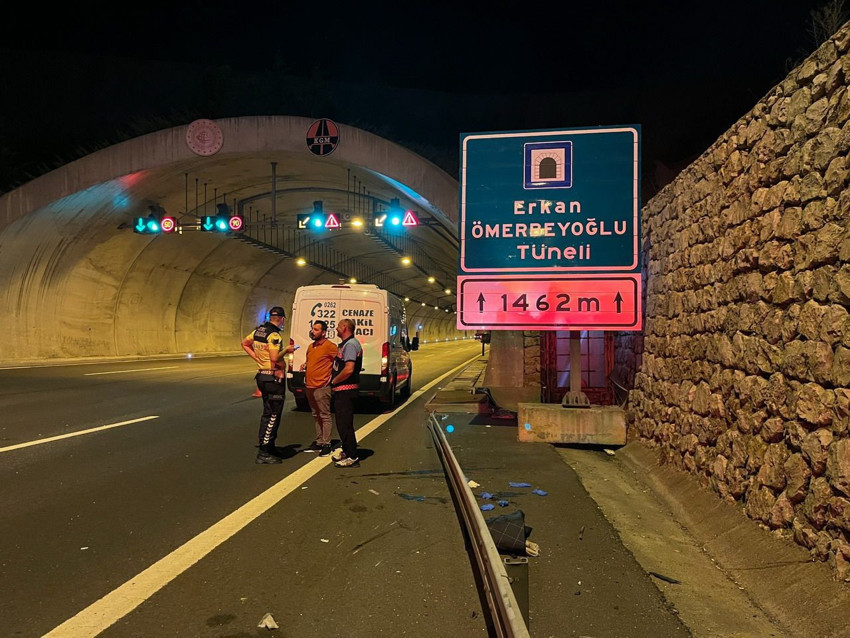 Kuzey Marmara Otoyolu’nda korkunç kaza: Otomobilin çarptığı yaya öldü, 2 yaralı - Resim: 1