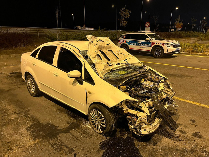 Kuzey Marmara Otoyolu’nda korkunç kaza: Otomobilin çarptığı yaya öldü, 2 yaralı - Resim: 2