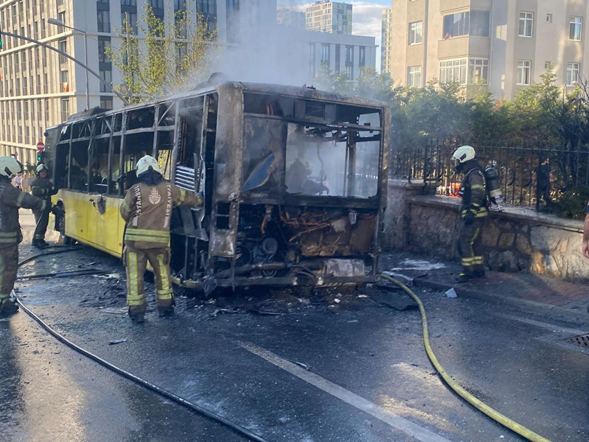 İstanbul'da İETT otobüsü alev aldı, yolcular son anda tahliye edildi - Resim: 2