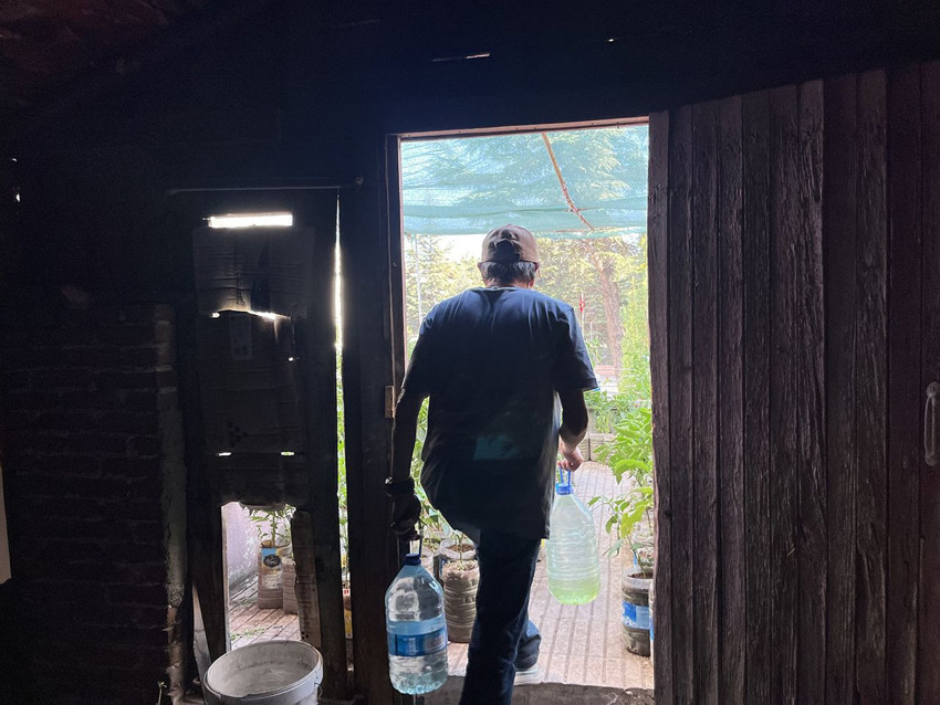 18 metrekarelik terasını tarlaya dönüştürdü, gören gözlerine inanamıyor - Resim: 3