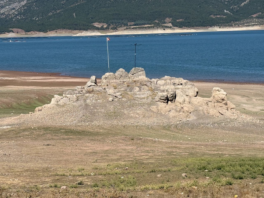 Kuraklık harita değiştirmeye devam ediyor: Sular çekildi Türkiye'nin adası kara parçası oldu - Resim: 4