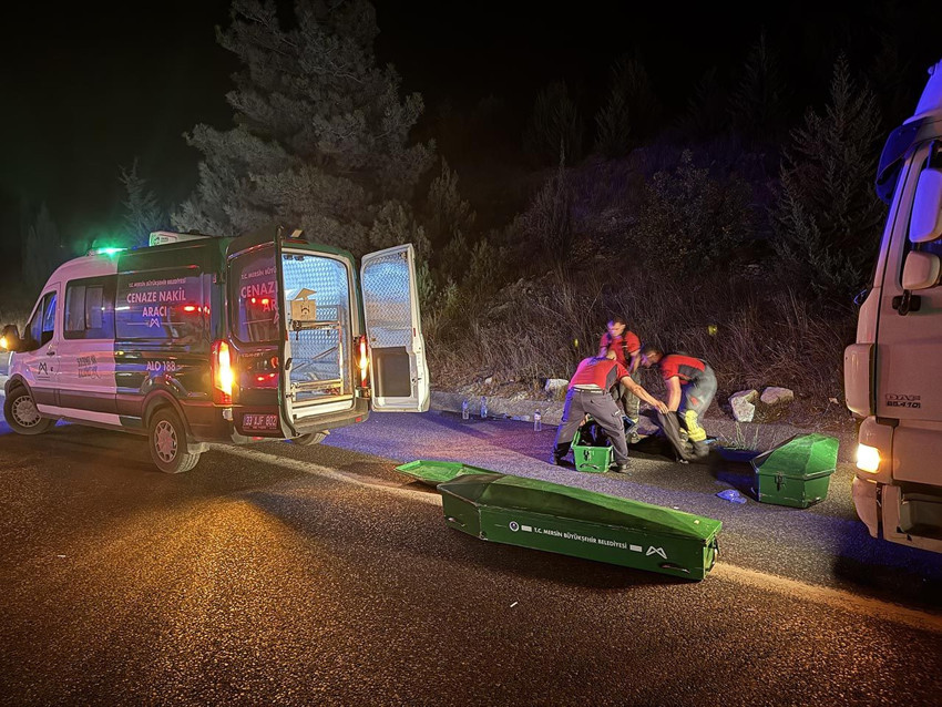 Mersin'de korkunç kaza: 3 ölü, 16 yaralı - Resim: 3