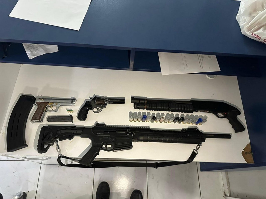 Çakarlı çakma polis ortalığı birbirine kattı... Üst araması yapıp, havaya ateş bile açtı - Resim: 4