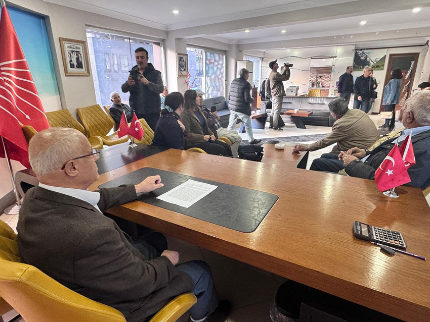 CHP İl Başkanlığı'nda görülmemiş kriz: Kendilerini parti binasına kilitlediler - Resim: 3