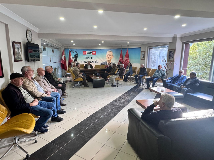 CHP İl Başkanlığı'nda görülmemiş kriz: Kendilerini parti binasına kilitlediler - Resim: 2