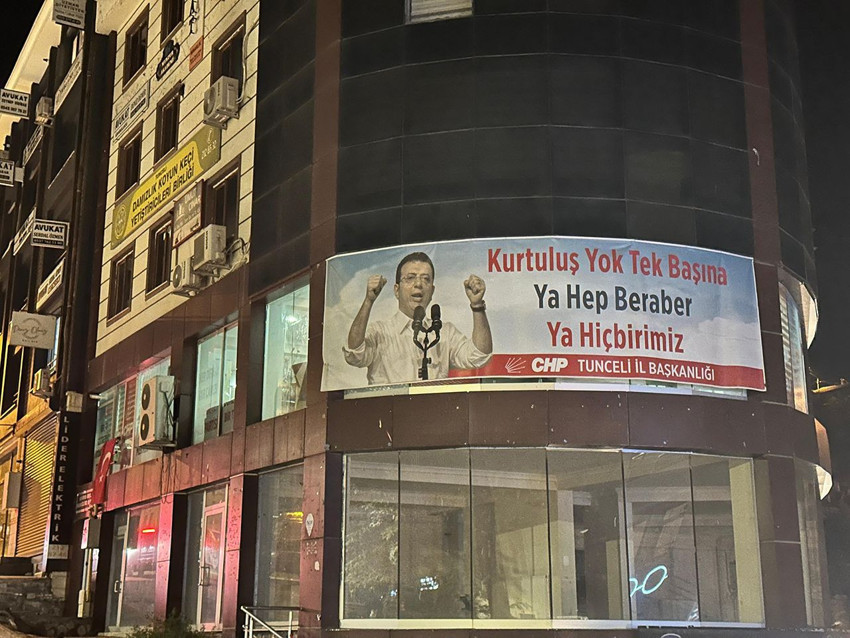 CHP İl Başkanlığı'nda görülmemiş kriz: Kendilerini parti binasına kilitlediler - Resim: 4