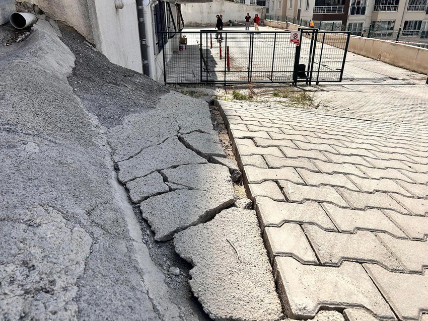 Ankara'da toprak kayması: 300 kişi tahliye edildi! - Resim: 3