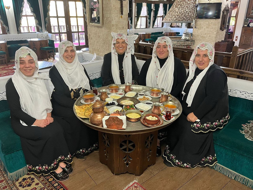 9 kadın ile başladı, çeyrek asırda 115 kadına ulaşmayı başardı - Resim: 1