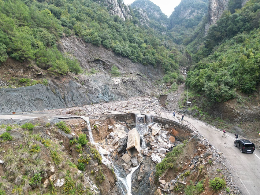 Hatay'ı vuran sağanak yağışların geride bıraktığı yıkım kamerada - Resim: 1