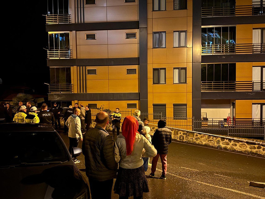 Çatlaklar oluşan 2 bina apar topar tahliye edildi; bina sakinleri isyan etti - Resim: 2